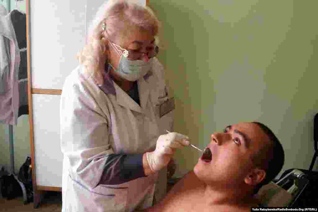 Апарат в кабінеті стоматолога застарів і вже потребує списання, «не на камеру» зізнаються фахівці