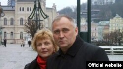 Белорусский оппозиционер Николай Статкевич с женой Мариной Адамович