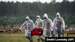 Похорон померлого від COVID-19, Санкт-Петербург, Росія, 30 червня 2020 року