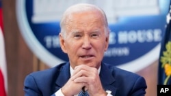 «Ми вшановуємо хоробрий український народ, який продовжує мужньо протистояти нападу Росії на його демократію», – заявив Джо Байден