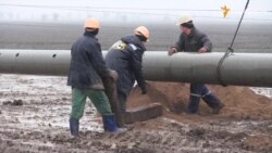 Підірвані електромережі біля Чаплинки почали ремонтувати (відео) Підірвані електромережі біля Чаплинки почали ремонтувати (відео)