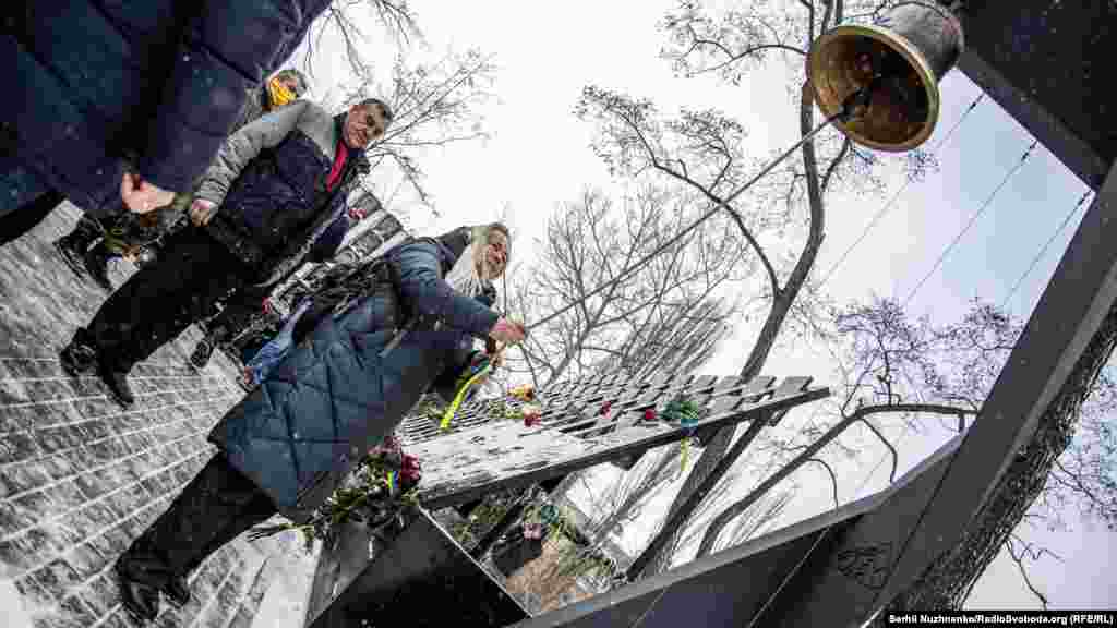 Родичі Героїв Небесної сотні вдарили у дзвін Гідності