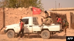 Члены вооруженных отрядов сирийской оппозиции перед операцией по установлению контроля над городом Дабик