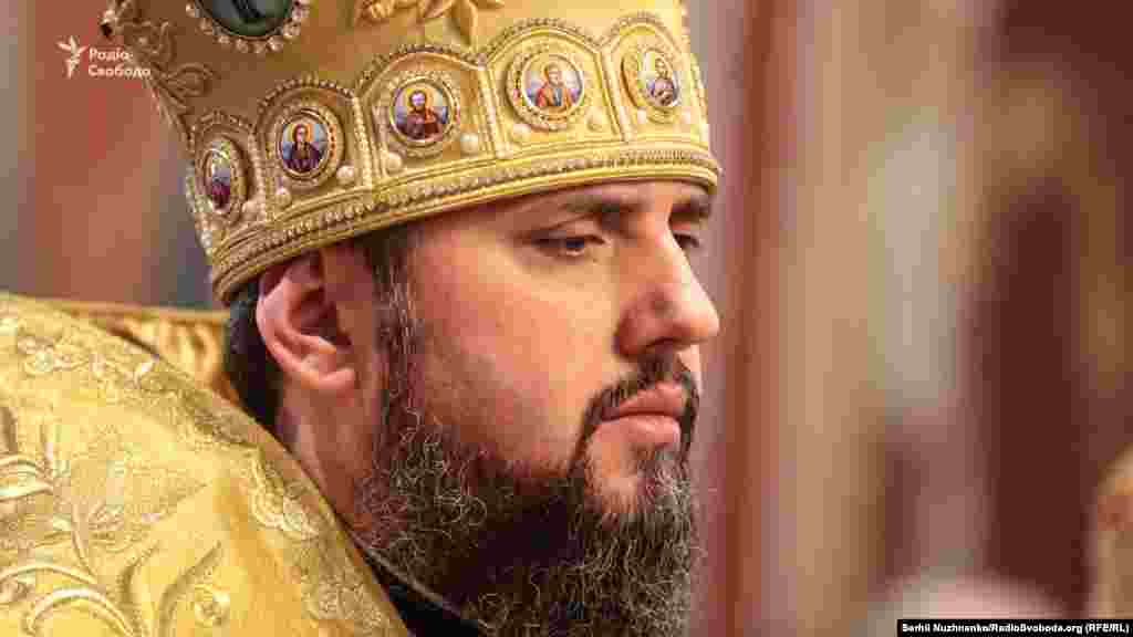 Митрополит Епифаний во время богослужения