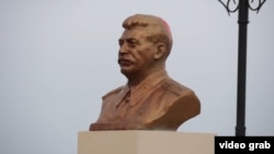 Погруддя Сталіна у Сургуті (архівне фото)