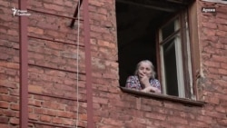 "У нас что, крепостное право?" "У нас что, крепостное право?"