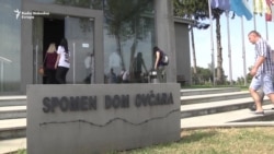 Mladi iz Srbije na mestu zločina u Vukovaru Mladi iz Srbije na mestu zločina u Vukovaru