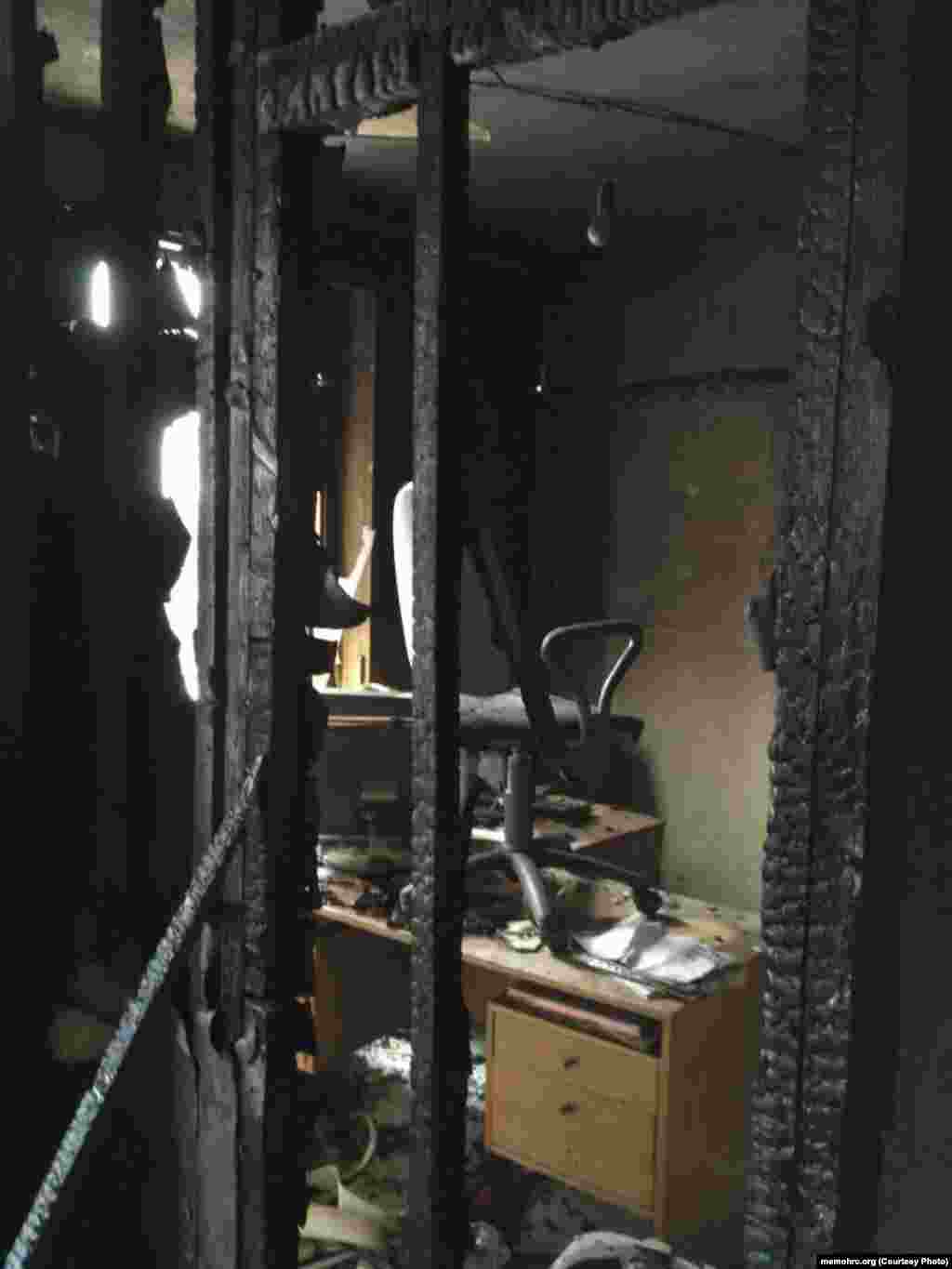 По его словам, ущерб причинен значительный. "Сгорела оргтехника, часть документов, повреждено помещение. Мы квалифицируем это как террористический акт, совершенный на территории Ингушетии. Поджог, запугивание населения, нанесение ущерба международной организации – это подпадает под данное определение", - заявил Орлов.