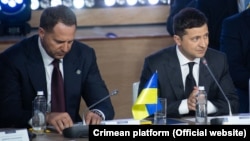 Президент Украины Владимир Зеленский (справа) и глава его офиса Андрей Ермак