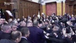 Tuča vlasti i opozicije u Parlamentu Srbije Tuča vlasti i opozicije u Parlamentu Srbije