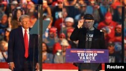 Дональд Трамп и Илон Маск во время предвыборного митинга, 5 октября 2024 года