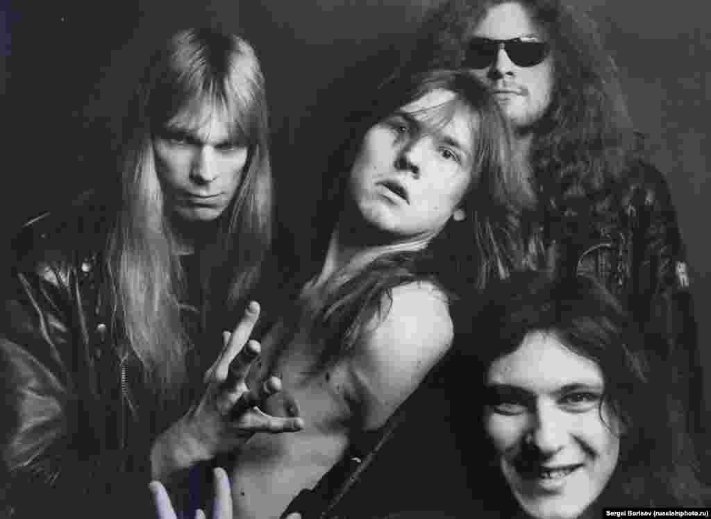 Радянська треш-метал група «Корозія металу» через рік після того, як у 1988 році був записаний їхній перший альбом «Орден сатани»