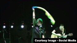 Земфира на концерте в Тбилиси