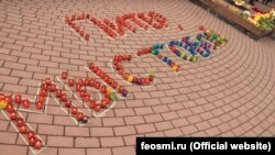 Акция солидарности «Питер, мы с тобой», Феодосия, Крым, 8 апреля 2017 год