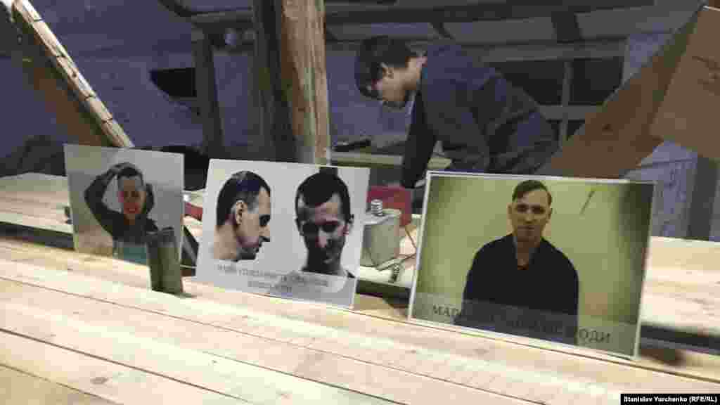 В Киеве состоялась акция солидарности с крымскими политзаключенными, которые сейчас находятся за решеткой в России – Олег Сенцов, Александр Кольченко, Геннадий Афанасьев и Алексей Чирний, 28 мая 2016 года