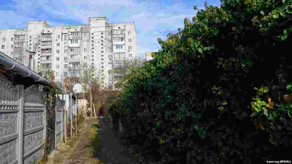 Многоэтажная застройка «наступает» на частный сектор