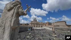 Sheshi i Shën Pjetrit në Vatikan. 8 maj 2025.