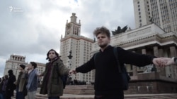 Живой щит возле МГУ Живой щит возле МГУ