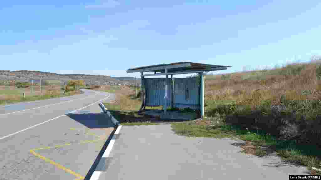 Автобусная остановка на трассе Орловка – Бахчисарай