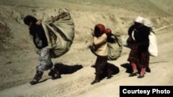 Беженцы во время гражданской войны в Таджикистане. Дата фото неизвестна