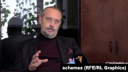 Суддя Ігор Сліденко сказав, що портрет Тупицького все ще висить разом з усіма іншими у будівлі Конституційного суду