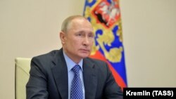 Президент России Владимир Путин в Ново-Огареве во время совещания с правительством