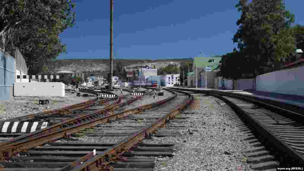 Феодосийский вокзал (вид из дома, в котором жил Айвазовский)