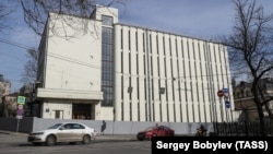 Здание Таганской телефонной станции (АТС), построенное в 1929 году по проекту архитектора В. Мартыновича, на Покровском бульваре. Несмотря на протесты жителей и Архнадзора, здание в стиле конструктивизма готовится к сносу