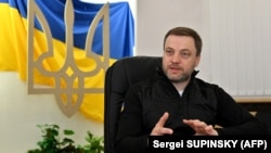 За словами очільника МВС Дениса Монастирського, «сьогодні у нас велика кількість добровольців, які приходять у відповідні пункти комплектування із тим, щоб бути мобілізованим до лав ЗСУ»