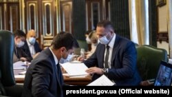 Зеленський провів селекторну нараду щодо катастрофи військового літака