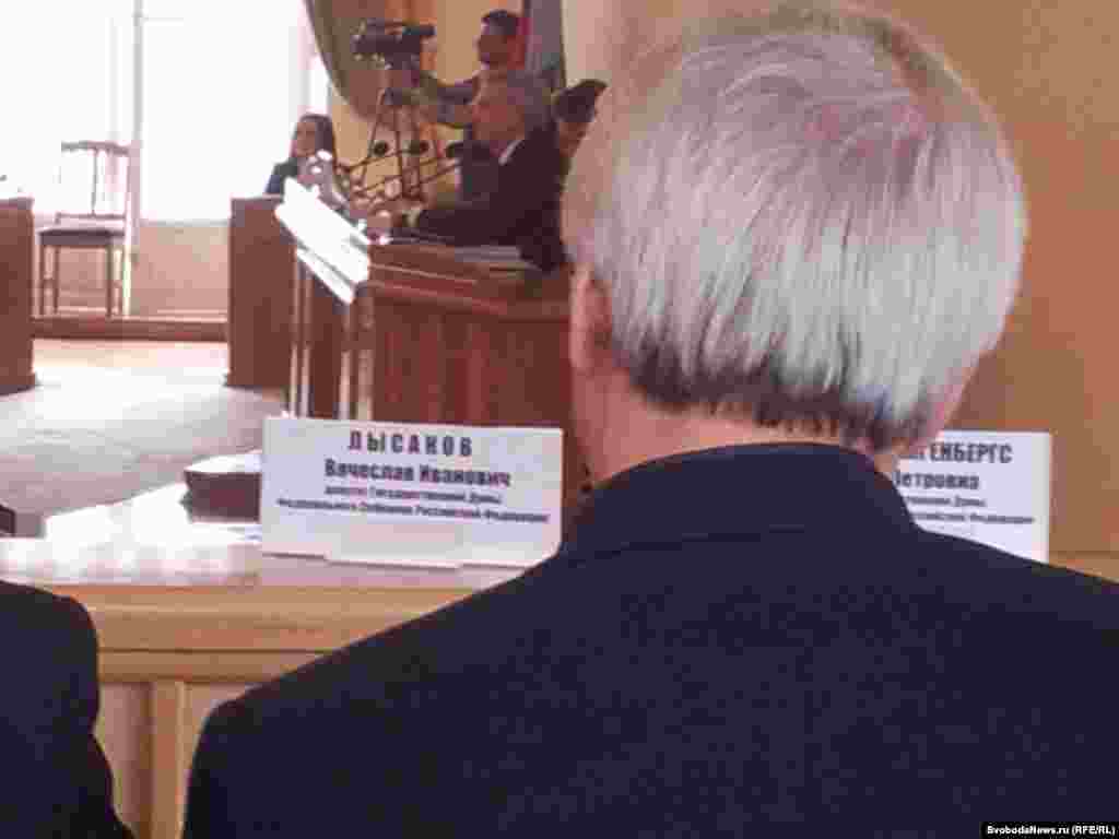 В облдуме в Астрахани группа поддержки "Единой России": Лысаков, Хинштейн, Бочаров.