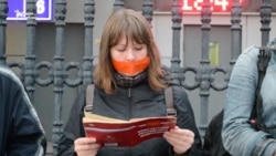 «Против беспредела полиции». Молчаливый протест в России (видео) «Против беспредела полиции». Молчаливый протест в России (видео)