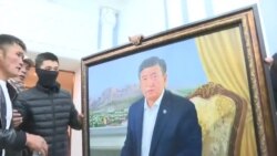 У Киргизстані протестувальники захопили будівлю парламенту – відео У Киргизстані протестувальники захопили будівлю парламенту – відео