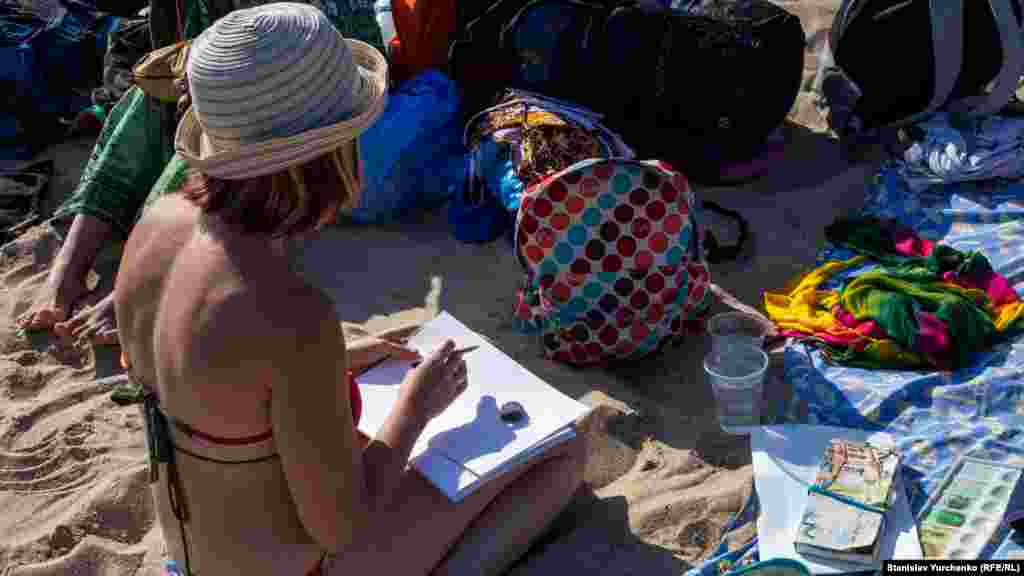 Фестиваль год за годом привлекает самых разных людей. Преимущественно среди них –яркие личности и творческие натуры