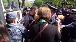 Протести в Вірменії: масові затримання на вулицях Єревана (відео) Протести в Вірменії: масові затримання на вулицях Єревана (відео)