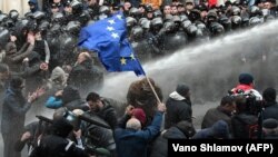 Застосування поліцією водометів для розгону протестувальників, Тбілісі, Грузія, 18 листопада 2019 року