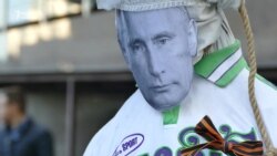 В Одесі «повісили» опудало Путіна (відео) В Одесі «повісили» опудало Путіна (відео)