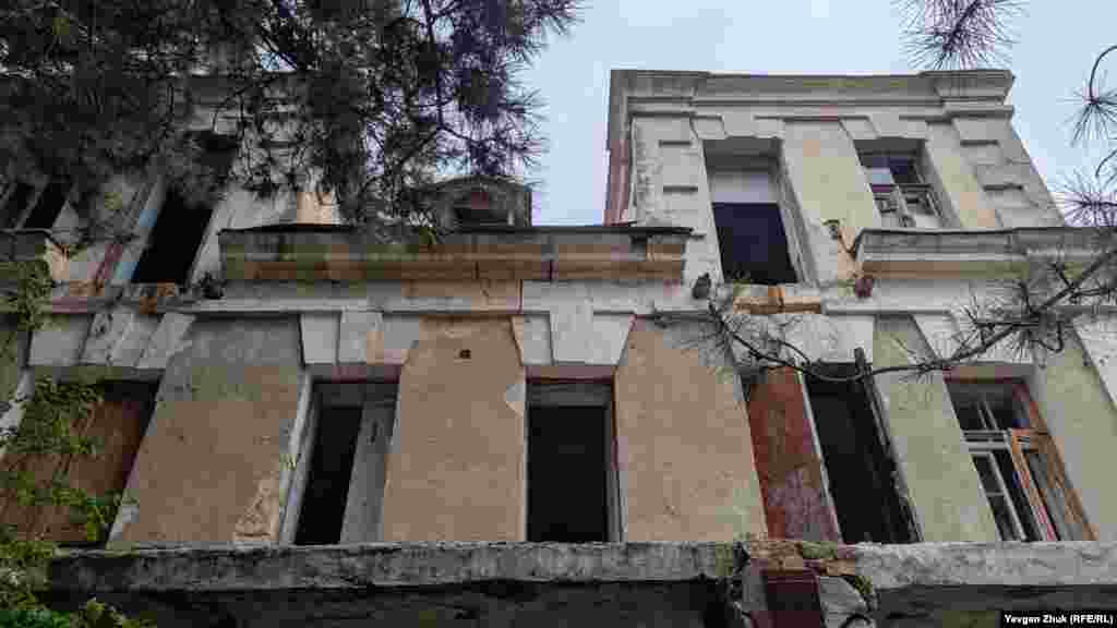 Севастопольские активисты добиваются, чтобы это здание включили в городской список объектов культурного наследия – это позволит сохранить от сноса старинную постройку