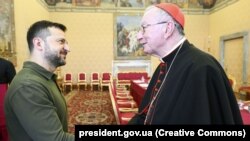 Зустріч президента України Володимира Зеленського (л) і державного секретаря Ватикану П’єтро Пароліна, жовтень 2024 року