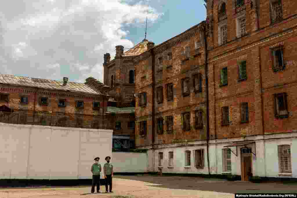 Головна будівля одеського СІЗО – пам’ятка архітектури. У Міністерства юстиції є плани щодо перенесення слідчих ізоляторів за межі міста – приватизувати старі будівлі і земельні ділянки та побудувати нові сучасні будівлі