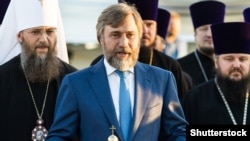 Вадим Новинський (с) відомий своєю підтримкою УПЦ (Московського патріархату)