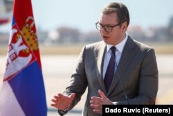 Predsjednik Srbije Aleksandar Vučić tokom pres-konferencija na sarajevskom aerodromu nakon uručenja donacije od 10.000 vakcina za FBiH, 2. mart, 2021.