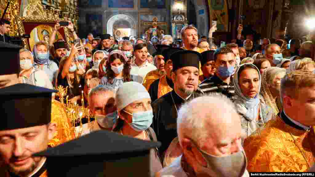 Віряни під час молитви