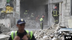 კიევის სოლომენსკის რაიონში განადგურებული სახლის ადგილზე სამძებრო-სამაშველო ოპერაცია 39 საათზე მეტხანს მიმდინარეობდა