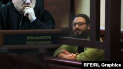 „ყველაზე ცინიკური ისაა, რომ ვინც ჩემს წამებაში მონაწილეობდა, ისინი აძლევენ ჩვენებას სასამართლოში ჩემ წინააღმდეგ", - ფრაგმენტი საბა სხვიტარიძის საბოლოო სიტყვიდან. ფოტო გადაღებულია რამდენიმე თვით ადრე, სანამ სასამართლოში გადაღება აიკრძალებოდა.