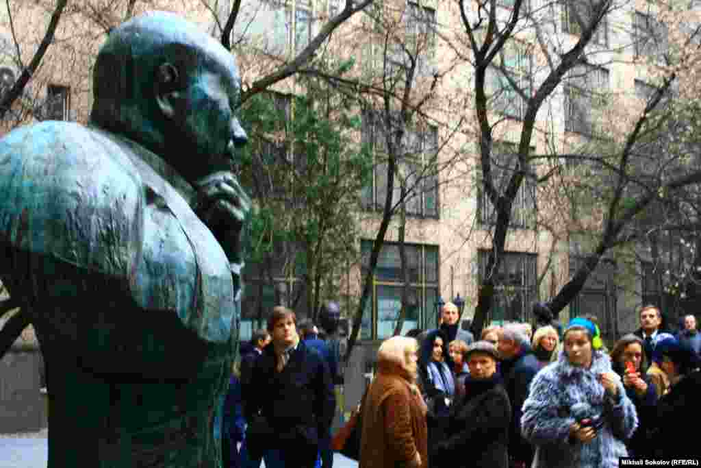 Е.Гайдар - 19 марта 1956 - 16 декабря 2009 года