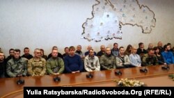 Вручення посвідчень від Дніпропетровської обласної ради бійцям добровольчих формувань. Дніпро, 31 січня 2018 року
