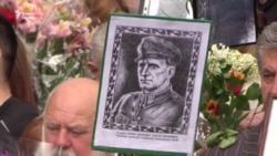 Оркестр, «орки» і затримання: в столиці пройшла хода до 9 травня (відео) Оркестр, «орки» і затримання: в столиці пройшла хода до 9 травня (відео)