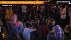 Протестувальники у Єревані протрималися всю ніч Протестувальники у Єревані протрималися всю ніч