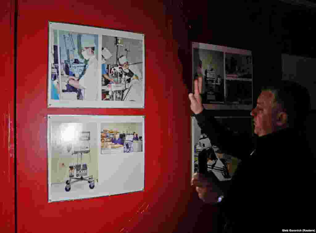 Виконувач обов'язків директора заводу Віталій Ходзіцький розглядає фотографії апаратів ШВЛ.   У відповідь на потребу більшої кількості апаратів ШВЛ, деякі найбагатші бізнесмени країни завозять в Україну такі пристрої з-за кордону. Але представники оборонного відомства наполягають на тому, щоб апарати виготовляли в Україні з використанням технологій, розроблених на заводі «Буревісник»